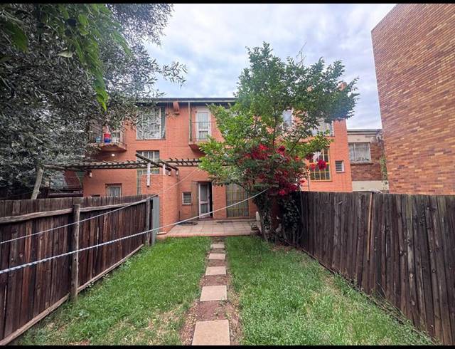 3 BEDROOM DUPLEX FOR SALE IN YEOVILLE